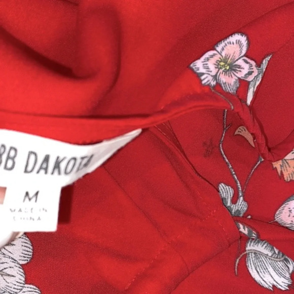 BB Dakota red floral top sleeveless size medium - Picture 4 of 6